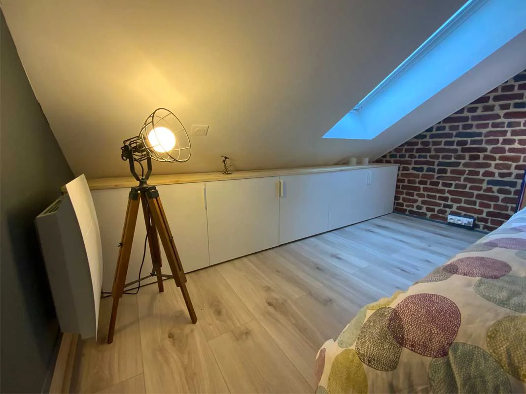 Meuble sur mesure sous pente (2) – aménagement des combles par Claire décoratrice à Arras