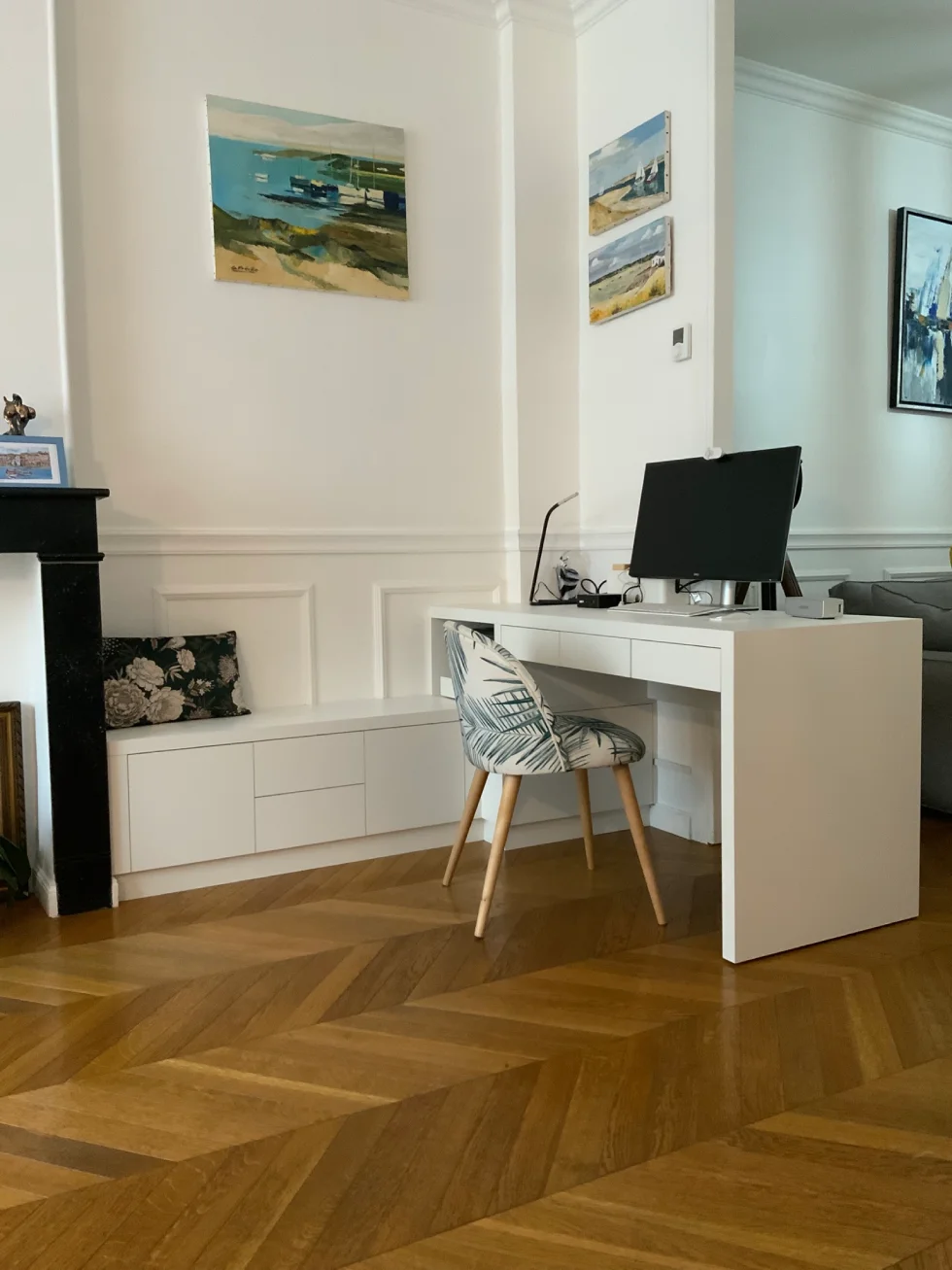 Bureau sur mesure aménagé dans un salon à Arras (vue 5) – mobilier sur mesure par Claire décoratrice